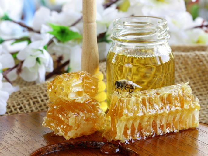 saude-propolis-beneficios-74684 mel de abelha