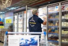 Procon-AM apreende mais de 20 Kg de alimentos e produtos de limpeza em supermercado de Manaus