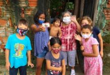 Governo do Amazonas distribui quase mil cartões do Auxílio Estadual na zona leste de Manaus