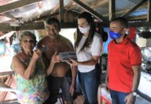 Governo do Amazonas inicia entrega dos cartões do Auxílio Estadual Enchente em Manacapuru