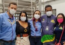 Com apoio do Idam, agricultores de Coari comercializam produção de açaí para agroindústria flutuante