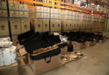 Prefeito vistoria equipamentos musicais recebidos pela Semed e enfatiza importância da educação musical nas escolas