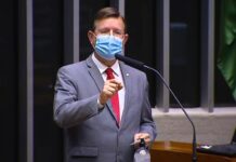“O melhor presente aos servidores públicos do país e do Amazonas é enterrar a PEC 32 e continuar lutando pelos seus direitos”, diz Zé Ricardo