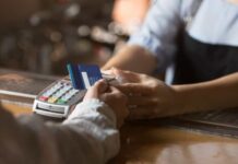 Juro do rotativo do cartão de crédito sobe em setembro a 339,5% ao ano, diz BC