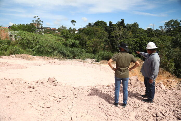 Prefeitura recupera área de erosão no Nova Cidade e garante cidadania à população local. Foto: Ruan Souza