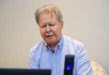 Em campanha pelas prévias do PSDB, Arthur percorre vários estados e descarta a hipótese renunciar a disputa