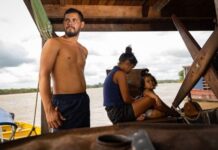 Vida na balsa e medo da polícia: a rotina do garimpo no Rio Madeira