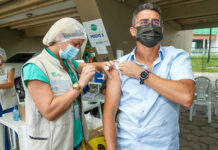 David Almeida recebe 3ª dose da vacina contra a Covid-19 e salienta importância do reforço no