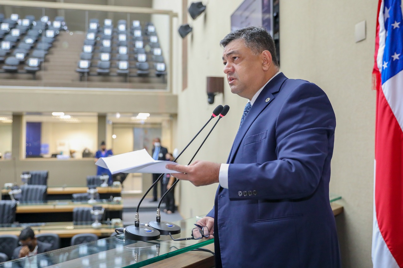 DEPUTADO DERMILSON CHAGAS DENUNCIA KITS ESCOLARES