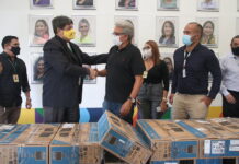 Prefeitura recebe doação de computadores dos Correios para projeto contra a evasão escolar