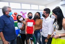 David Almeida inaugura pontos de vacinação contra Covid-19 para crianças e anuncia retorno das aulas presenciais no dia 14/2