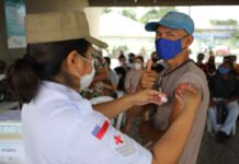 Um ano após início da vacinação no Amazonas, população defende a importância do imunizante contra Covid-19