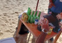 Prefeitura alerta para proibição de garrafas de vidro na praia Ponta Negra