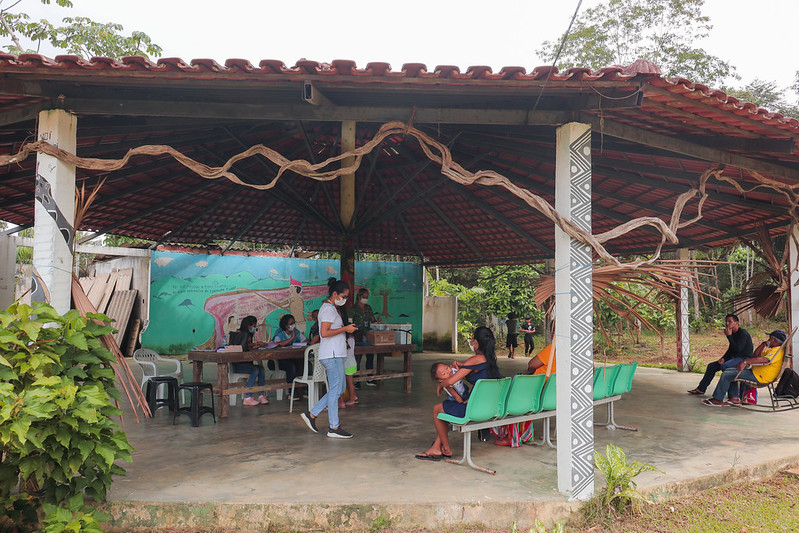 Prefeitura leva vacina contra a Covid-19 para crianças de comunidade indígena no Tarumã-Açu. Foto: Camila Batista