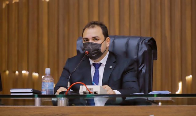 10-Dep.-Roberto-Cidade-ressalta-importaI-ncia-da-CPI-da-Amazonas-Energia-a-Gostaria-que-ela-saiI-sse-para-ontema-640x380-1