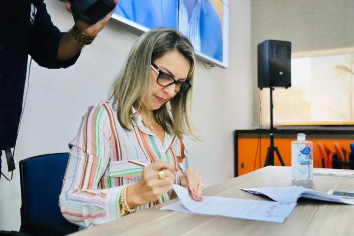 Marcia-Perales-diretora-presidente-da-Fapeam-Foto-Erico-Xavier-Fapeam-1-696x464