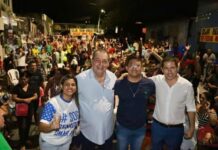 Senador Omar conversa com moradores do Riacho Doce, na Cidade Nova, em Manaus