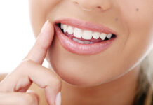 Dentes Tortos podem contribuir para o Mau Hálito?