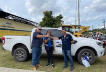Governo entrega veículo para unidade da Adaf em Maués
