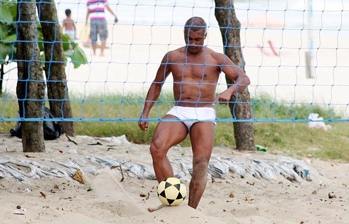 Romário - futevôlei - site O Fuxico - foto 1
