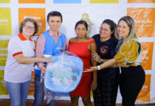 Prefeitura de Manaus entrega kits de enxoval para grávidas no bairro São José