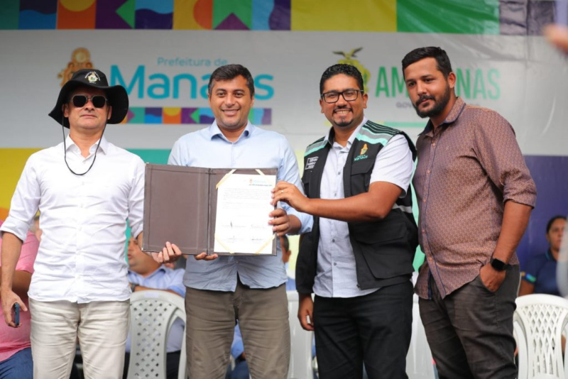 Wilson-Lima-e-David-Almeida-dao-ordem-de-servico-para-reforma-da-feira-da-Japiinlandia-3-1024x683