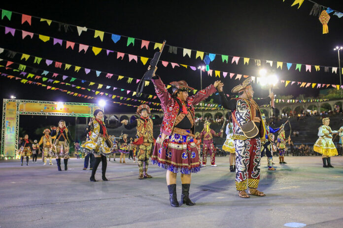 52164341871_c7fa9f2a90_c-696x464