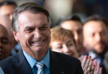 Na véspera do 2° turno, Bolsonaro turbina pacote de bondades por votos