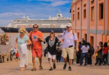 Segundo navio da temporada de cruzeiros chega a Parintins com cerca de 1500 turistas