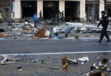 Aquário gigante explode em Berlim e 1.500 peixes caem em avenida