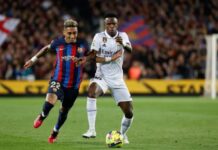 ‘Morra Vinícius’: atacante brasileiro é ameaçado por torcida em Barcelona; vídeo