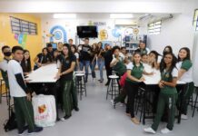 Estudantes de escola estadual na zona norte participam de feira de profissões