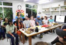 Professores dos Estados Unidos visitam Conselho Estadual de Educação Escolar Indígena do Amazonas