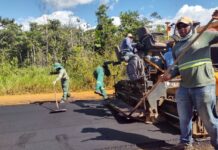 Em Tefé, Governo do Amazonas avança com a obra de pavimentação da estrada da Emade