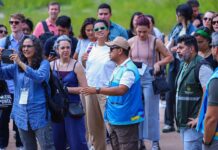 Estudantes de Harvard conhecem ações de saúde da Prefeitura em comunidade ribeirinha