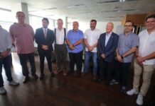 Wilson Lima vistoria prédio da antiga Receita Federal que será transformado em moradias pelo Amazonas Meu Lar