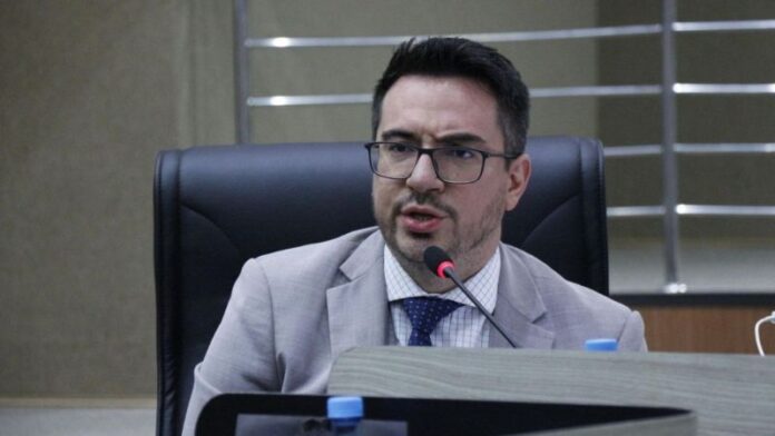 Vereador-Rodrigo-Guedes-cobra-reforma-da-feira-da-Aparecida-prometida-por-David-Almeida-em-2022 (2)