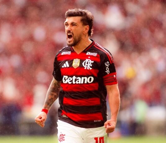 Flamengo vence no Maracanã e empata em número de pontos com Palmeiras