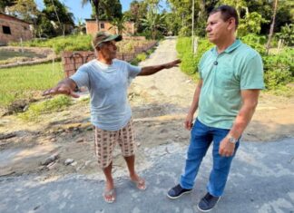 Roberto Sabino vai ao bairro Jorge Teixeira e solicita serviços de recapeamento e pavimentação