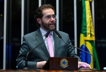Plínio Valério pede votação de proposta que limita mandato de ministros do STF
