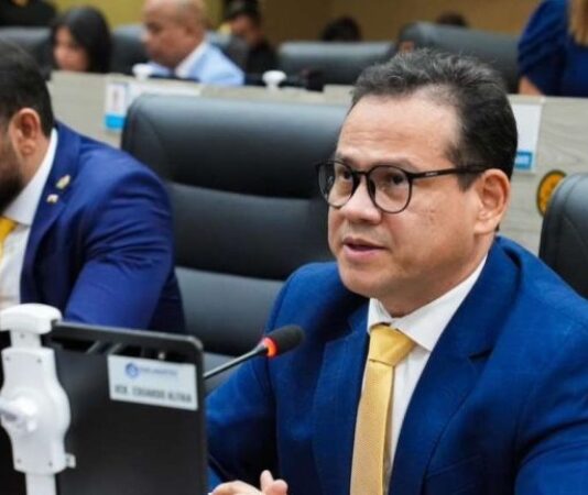 Projeto de Eduardo Alfaia institui o ‘Parlamento Autista’ e promove inclusão de pessoas com TEA na rotina da CMM