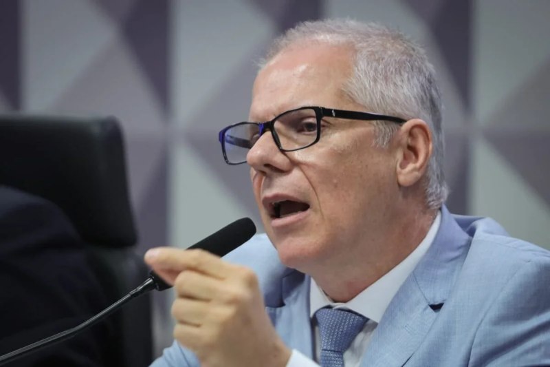 Ex-presidente-do-INSS-Instituto-Nacional-do-Seguro-Social-Alessandro-Stefanutto-e-ouvido-pela-CPMI-que-apura-fraudes-nos-descontos-previdenciarios-do-orgao-Metropoles-9-e1763034878933