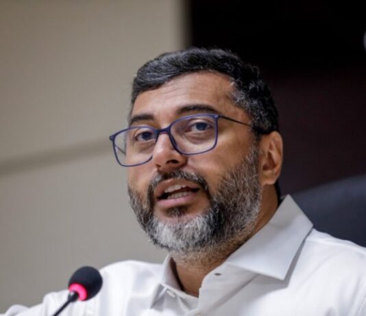 Governador Wilson Lima anuncia antecipação do salário de dezembro e segunda parcela do 13º salário, injetando R$ 1,2 bi na economia