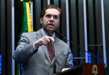 Plínio critica proposta de nova Lei de Impeachment