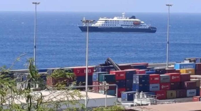 Passageiros começam a deixar navio onde houve surto de hantavírus