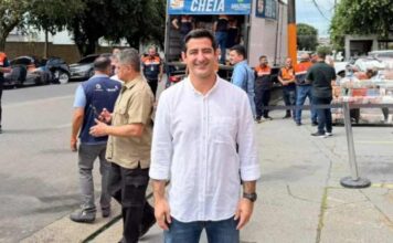 Saimon Bessa acompanha envio de ajuda humanitária para municípios afetados pela cheia no Amazonas