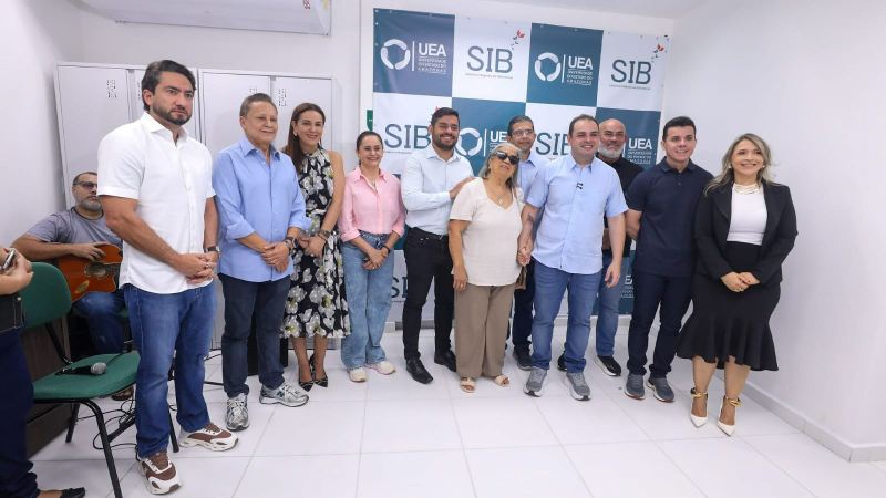 Adjuto-Afonso-participa-de-inauguracao-da-Biblioteca-Central-da-UEA-ao-lado-do-governador-Roberto-Cidade-Foto-Hudson-Fonseca-Aleam