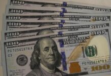 Dólar cai para R$ 5,08, e bolsa recua pela quarta vez consecutiva