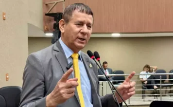 Roberto Sabino reforça defesa da infância em projeto que restringe tratamentos de transição de gênero em menores